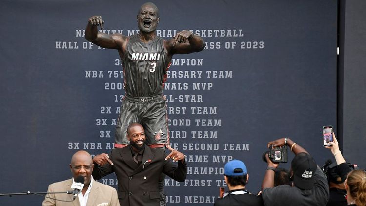 Dwyane Wade statue