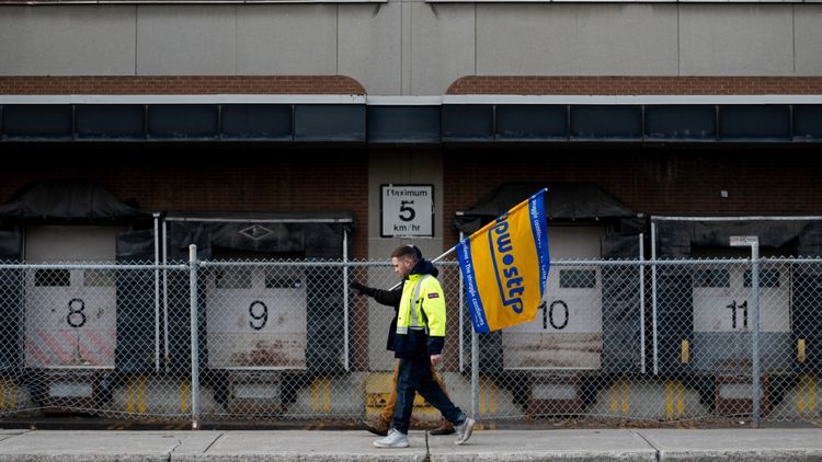 Canada Postal Workers strike